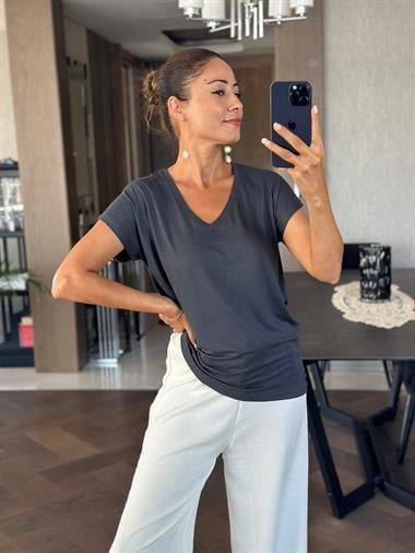 Antrasit V Yaka Kısa Yarasa Kol Basic Kadın T-Shirt