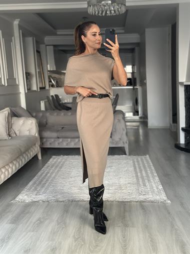 Koyu Vizon Asimetrik Yaka Yünlü Kemerli Kadın Triko Elbise