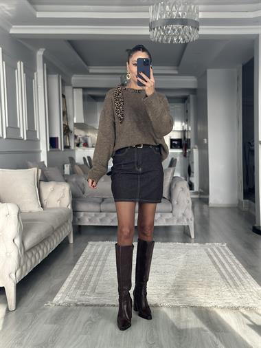 Koyu Vizon Yakadan Fularlı Kadın Triko Kazak