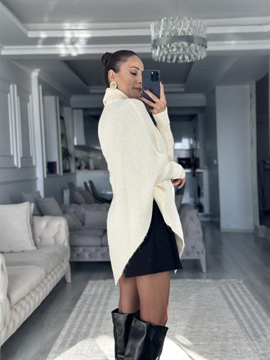 Krem Boğazlı Panço Kesim Kadın Triko Kazak