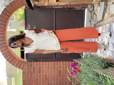 Krem Kolları Volanlı V Yaka Kadın T-Shirt