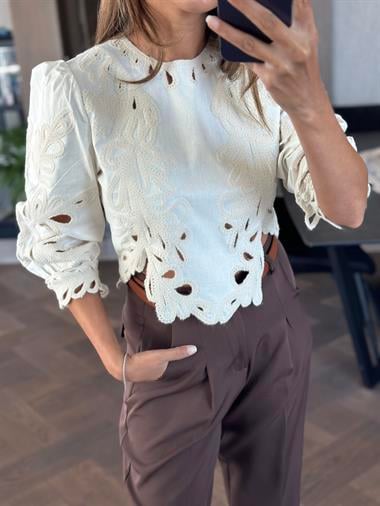 Krem Sırtı Fermuarlı Nakış İşlemeli Bisiklet Yaka Kadın Bluz