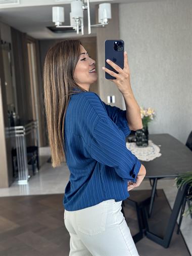 Lacivert Asimetrik Tek Cepli Dokulu Kadın Gömlek