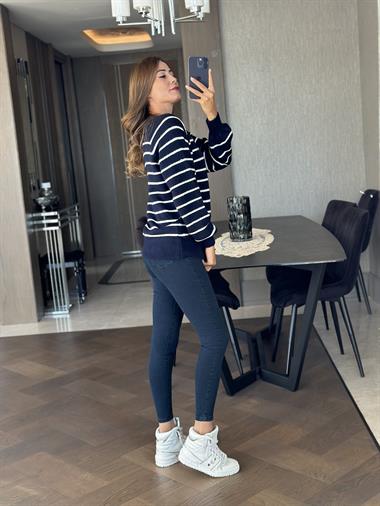 Lacivert Beyaz Çizgili Onbir Düğmeli Kadın Kazak