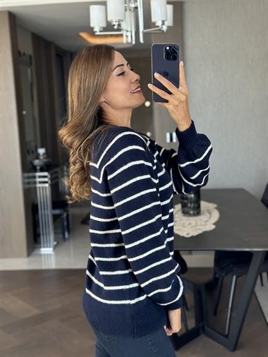 Lacivert Beyaz Çizgili Onbir Düğmeli Kadın Kazak