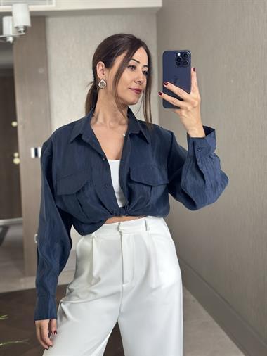 Lacivert Cepleri Kapaklı Uzun Kol Kadın Saten Gömlek