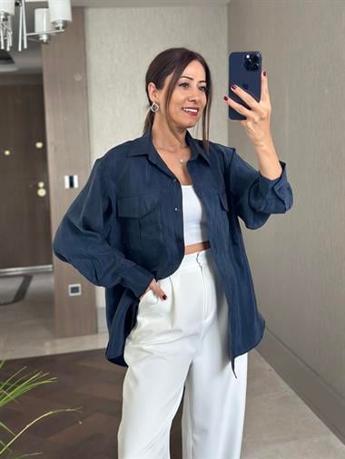 Lacivert Cepleri Kapaklı Uzun Kol Kadın Saten Gömlek