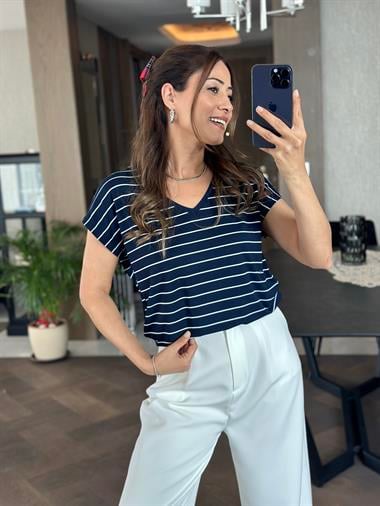 Lacivert Çizgili V Yaka Kısa Yarasa Kol Basic Kadın T-Shirt