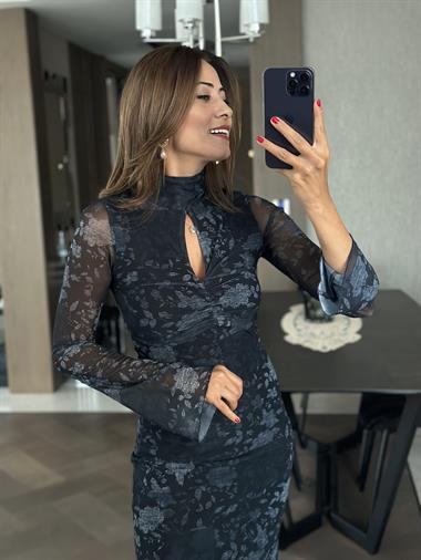 Lacivert Desenli Yarım Balıkçı Göğsü Büzgülü Uzun Kol Tül Kadın Elbise