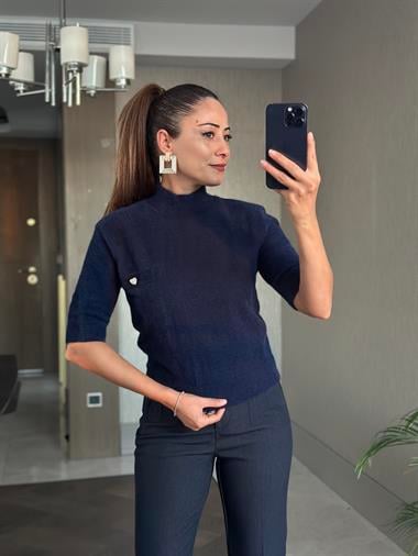 Lacivert Kalp Detay Yarım Balıkçı Kısa Kol Kadın Bluz