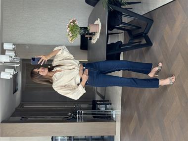 Lacivert Kesik Paça Flare Kadın Jean