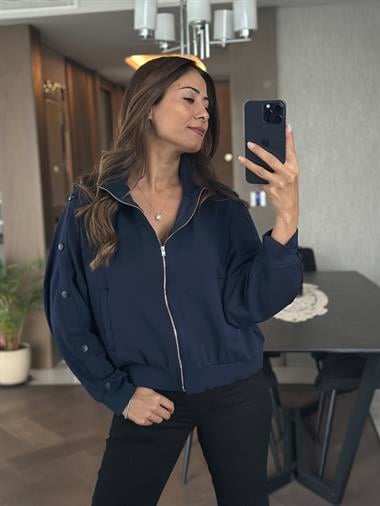 Lacivert Kolları Çıtçıt Detay Fermuarlı Cepli Kadın Sweatshirt