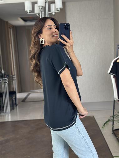 Lacivert Kare Nakış Detay Bisiklet Yaka Kadın T-Shirt