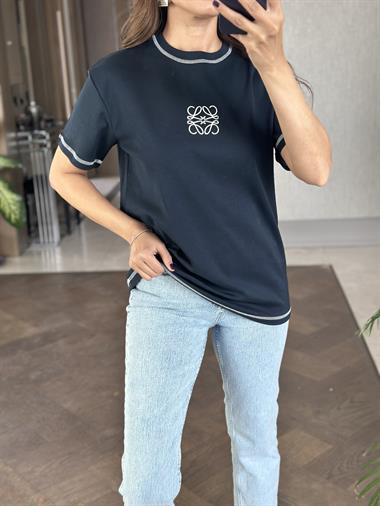 Lacivert Kare Nakış Detay Bisiklet Yaka Kadın T-Shirt