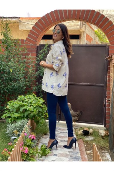 Mavi İki Cep Çiçek Desen Gömlek