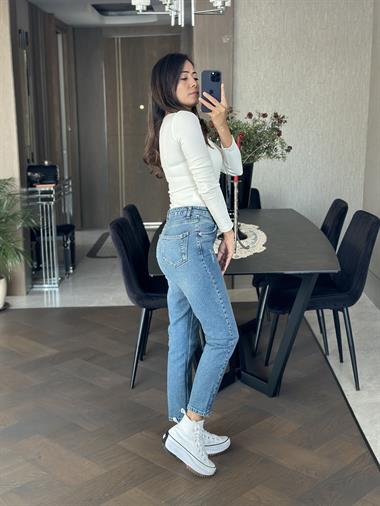 Mavi Karol İki Düğmeli Önü Dikiş Detay Mom Fit Kadın Jean