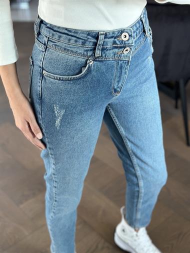Mavi Karol İki Düğmeli Önü Dikiş Detay Mom Fit Kadın Jean