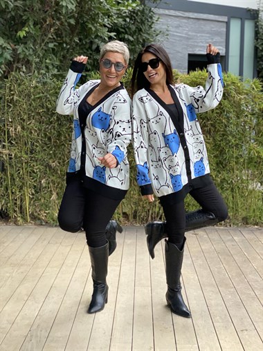 Mavi Kedi Desenli Düğmeli Kadın Hırka