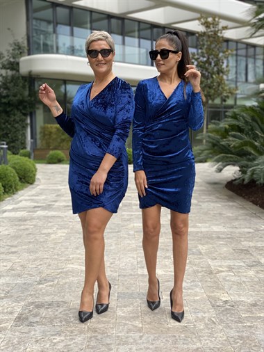 Mavi Kruvaze Yaka Uzun Kol Kadife Kadın Elbise