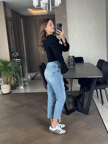 Mavi Poema Önü Ve Paçası Yırtık Detay Kadın Mom Jean Pantolon