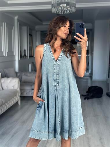 Mavi V Yaka Sıfır Kol Çan Midi Boy Kadın Kot Elbise