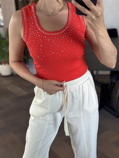 Mercan U Yaka Önü Taşlı Kaşkorse Sıfır Kol Kadın Body