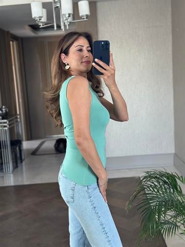 Mint Yeşili Eteği Asimetrik Büzgülü Kayık Yaka Sıfır Kol Kadın Bluz