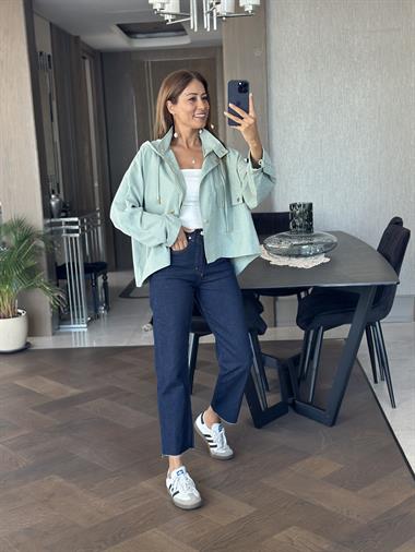 Mint Yeşili Kapüşonlu Cepleri Ve Önü Çıtçıtlı Oversize Kadın Trençkot