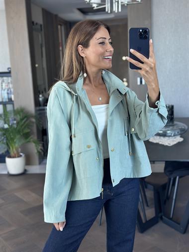 Mint Yeşili Kapüşonlu Cepleri Ve Önü Çıtçıtlı Oversize Kadın Trençkot