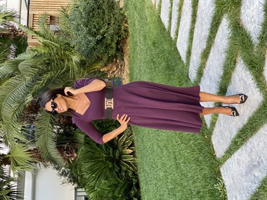 Mürdüm Beşgen Yaka Likralı Krep Kemerli Kadın Elbise