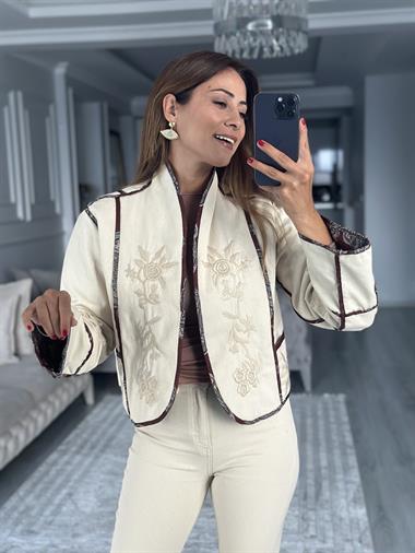 Naturel Çift Taraflı Nakışlı Kadın Kısa Ceket