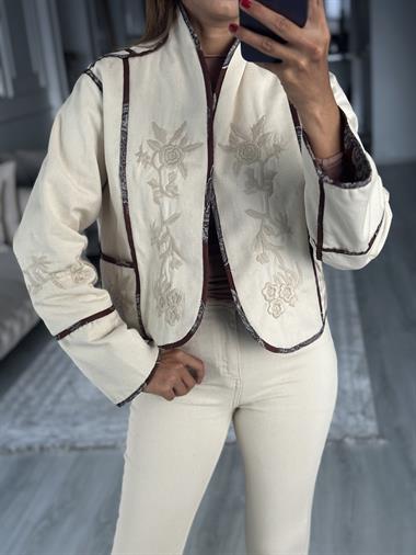 Naturel Çift Taraflı Nakışlı Kadın Kısa Ceket