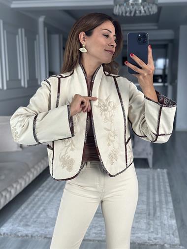Naturel Çift Taraflı Nakışlı Kadın Kısa Ceket