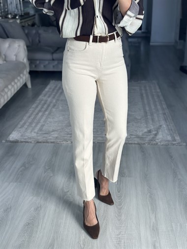 Naturel Kemerli Straight Cut Kadın Jean Pantolon