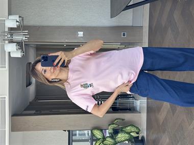 Pembe Bisiklet Yaka Kol Ucu Yazı Nakışlı  Ayıcık Kadın T-Shirt 