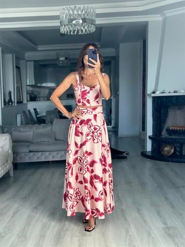 Pembe Desenli Arkası Gipeli Crop Bluz Etek Kadın Takım