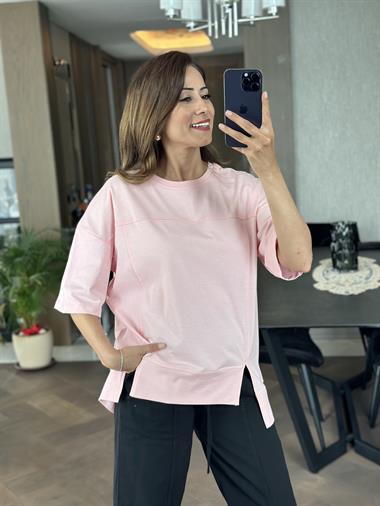 Pembe Dikiş Detay Önü Çift Yırtmaçlı Kadın T-Shirt