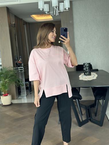 Pembe Dikiş Detay Önü Çift Yırtmaçlı Kadın T-Shirt