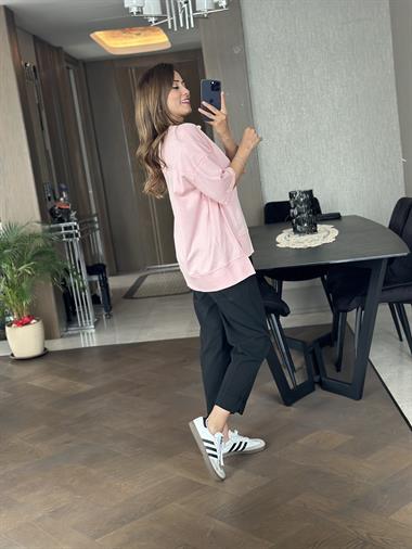 Pembe Dikiş Detay Önü Çift Yırtmaçlı Kadın T-Shirt