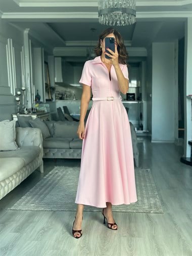 Pembe Gömlek Yaka Önden Fermuarlı Kemerli Midi Boy Kadın Gömlek Elbise