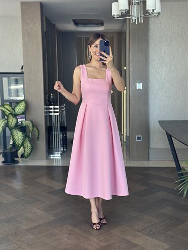 Pembe Kare Yaka Kalın Askılı Arkası Fermuarlı Kadın Midi Boy Elbise 