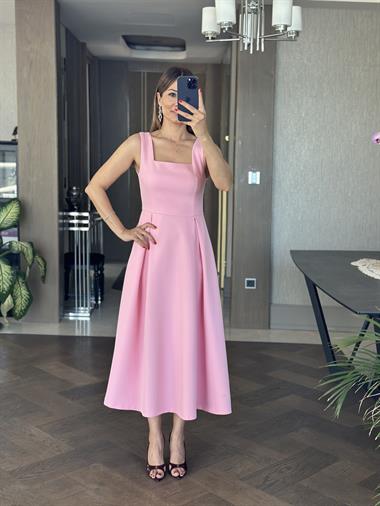 Pembe Kare Yaka Kalın Askılı Arkası Fermuarlı Kadın Midi Boy Elbise 