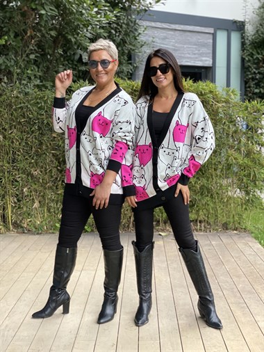 Pembe Kedi Desenli Düğmeli Kadın Hırka