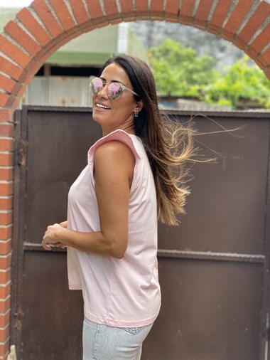 Pembe Kolları Volanlı V Yaka Kadın T-Shirt