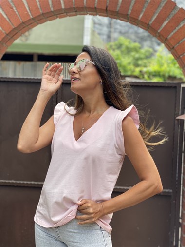 Pembe Kolları Volanlı V Yaka Kadın T-Shirt