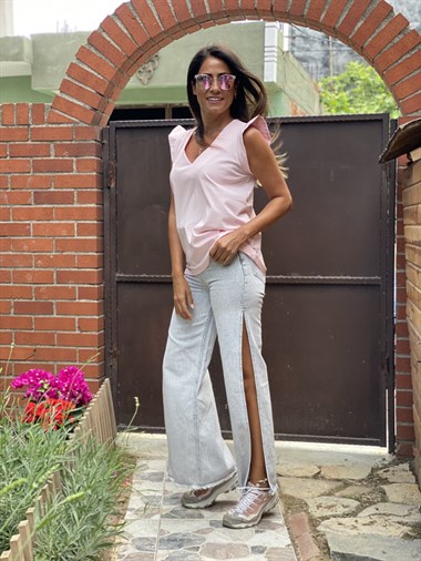 Pembe Kolları Volanlı V Yaka Kadın T-Shirt