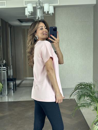 Pembe Logo Detaylı Bisiklet Yaka Basic Kadın T-Shirt