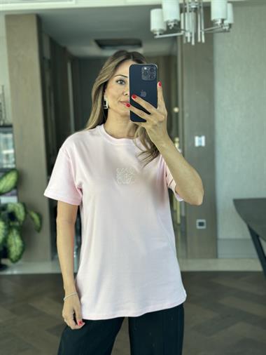 Pembe Kare Nakış Detay Bisiklet Yaka Kadın T-Shirt