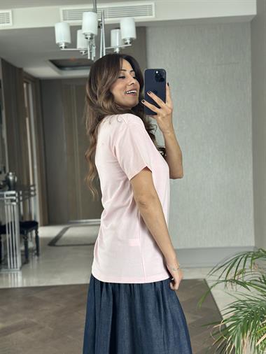 Pembe Organze Taş Kalpli Bisiklet Yaka Kadın T-Shirt