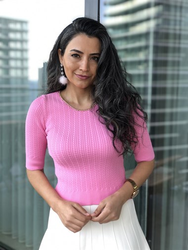 Pembe Zincir Detaylı Saç Örgü Triko Bluz